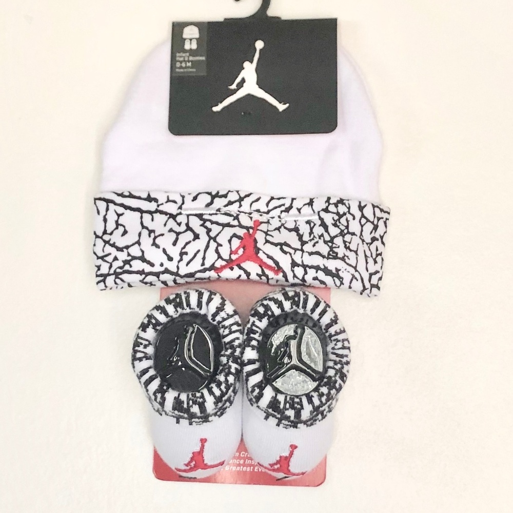 NEW Nike Jordan Baby Hat and Booties Set 0-6 Month